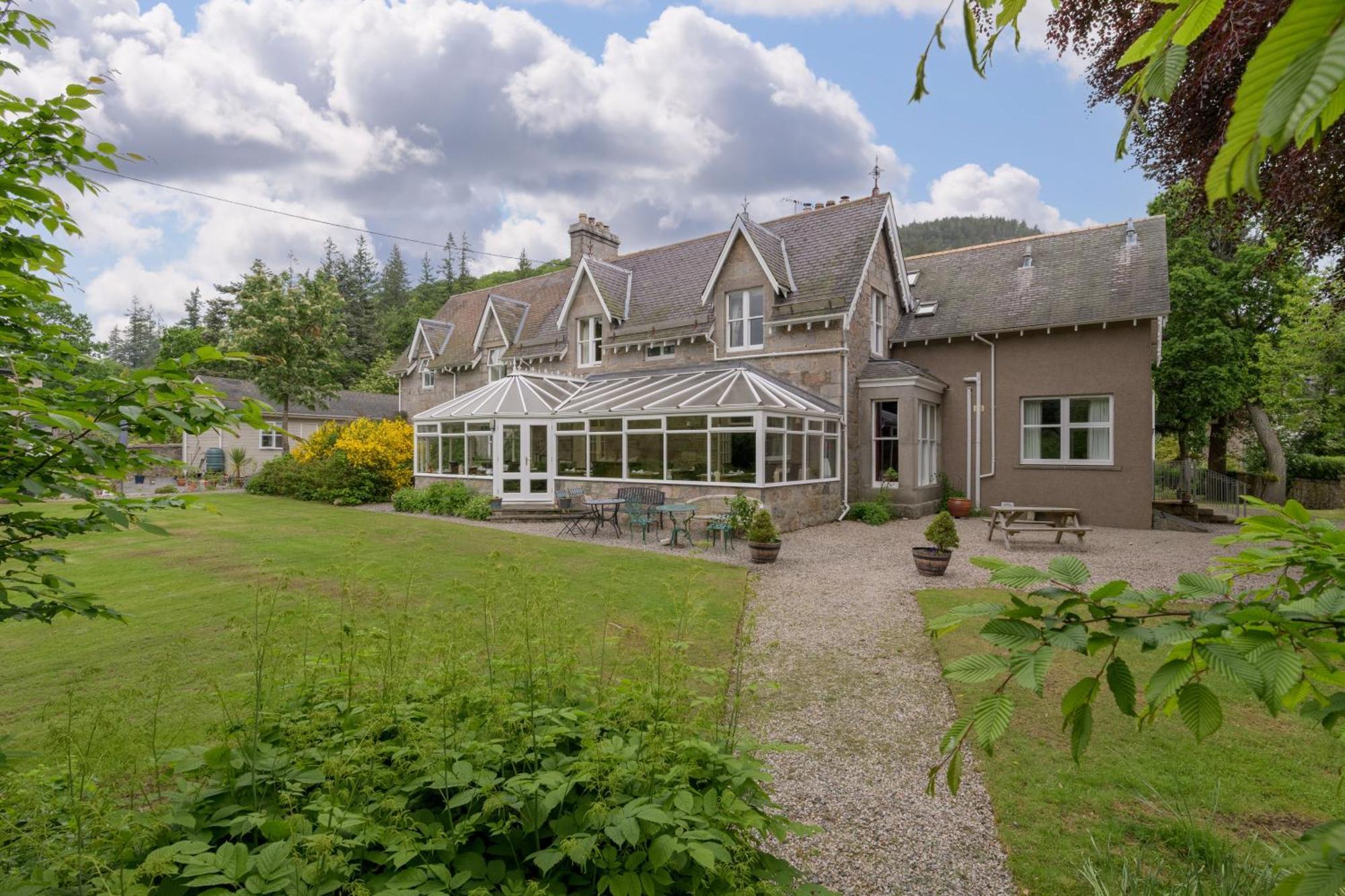 No 45, Ballater Hotel Exterior photo